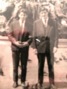 MAX ALZERAH 1049 a droite rene guyot et moi max du 1 mai 1963 a la place des terreaux lyon